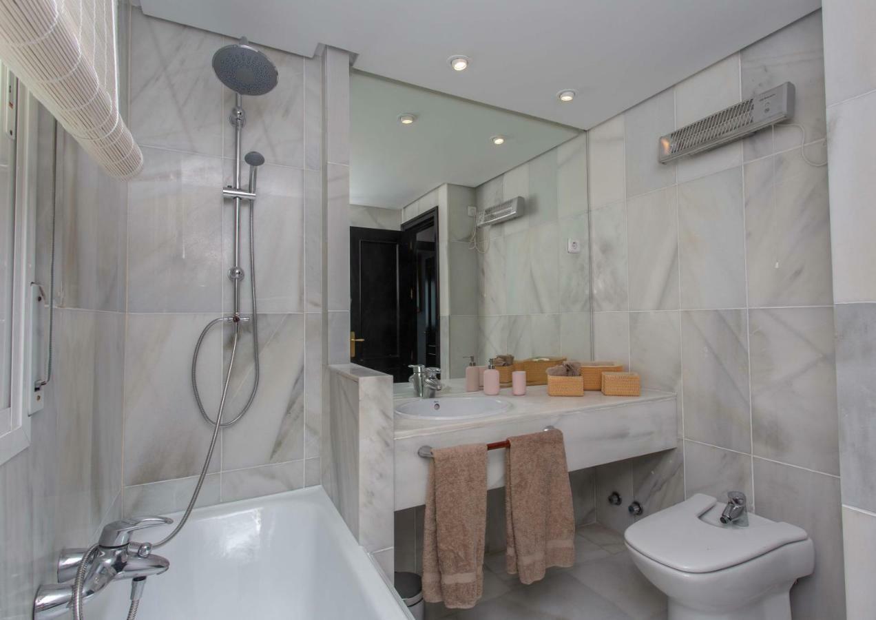 Apartment Venecia, De Lujo En 1º Linea De Playa + Parking Málaga